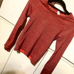 Lululemon Long sleeve workout shirt size 0 great condition